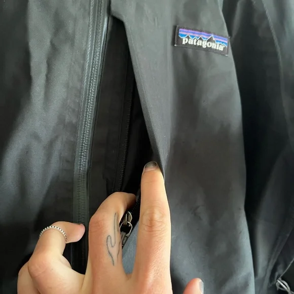 Patagonia Women’s Insulated Ski Jacket - Picture 6 of 15